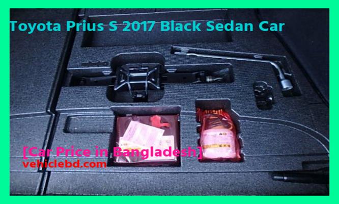 বাংলাদেশে Toyota Prius S 2017 Black Sedan গাড়ির দাম কত Recondition/Used/2nd hand